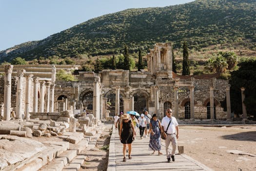 Explore Greece: A Guide to Its Legendary Historic Sites & Cultural Gems