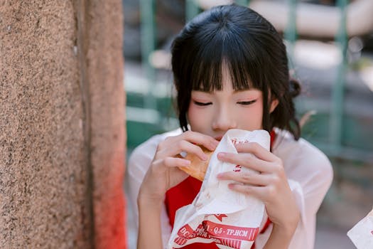 2024 Global Street Food Trends: Flavors, Tech & Sustainability